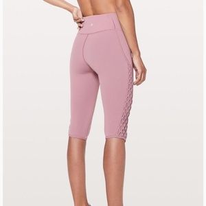 Lululemon Mauve Love Knot Activewear Capri Legging
